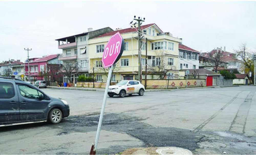 Kavşak Tehlike Saçıyor