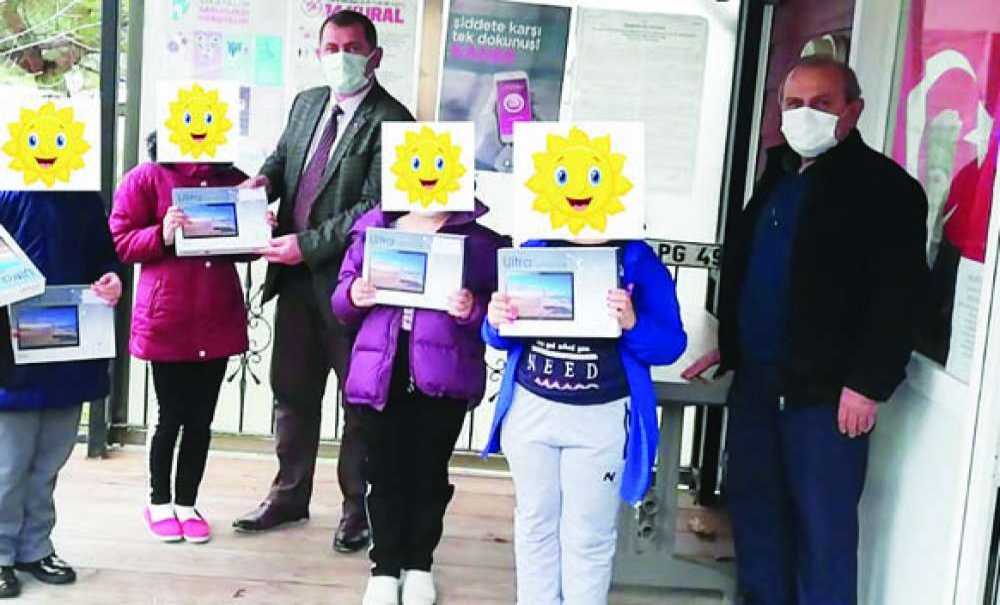 Ergene Belediyesi'nden İhtiyaç Sahibi Öğrencilere Tablet Desteği