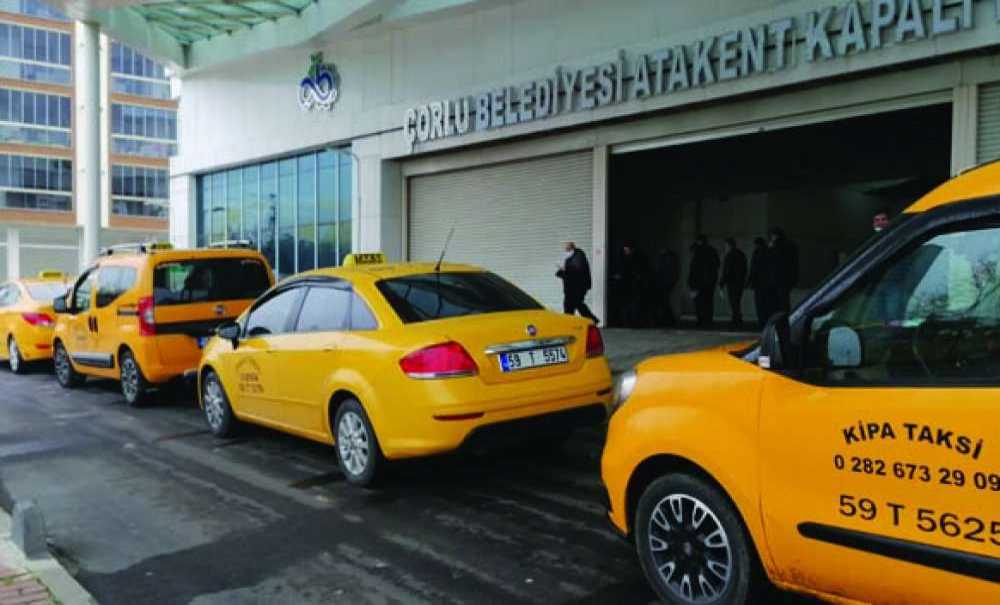 Çorlu'da Taksiler Sürekli Dezenfekte Ediliyor