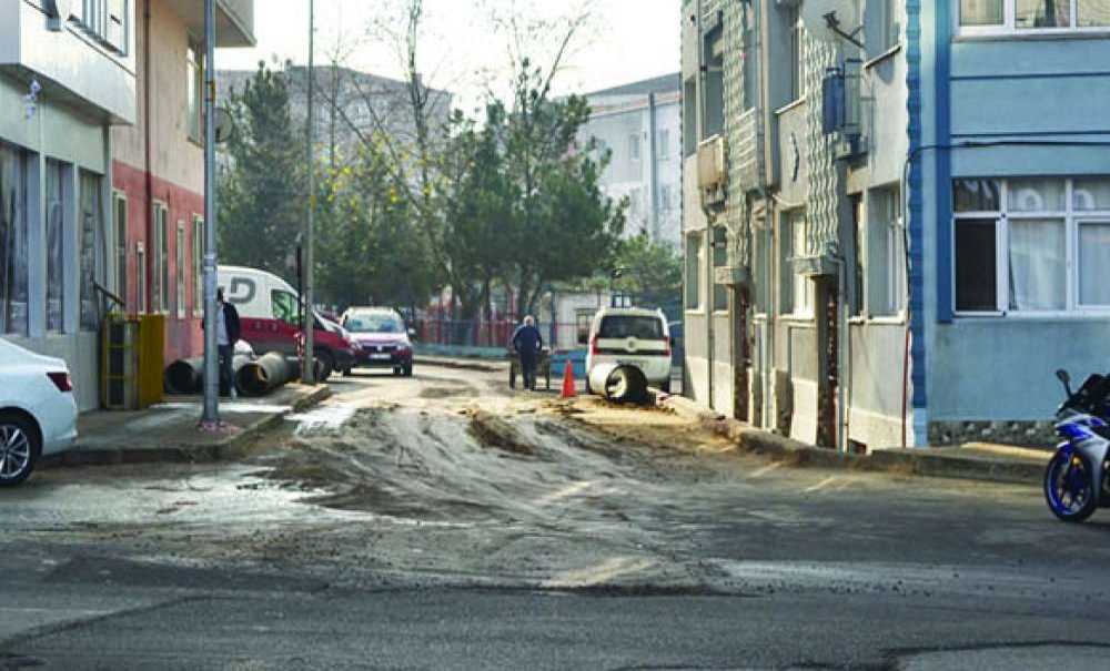 Teski Çalışmasından Sonra Yol Çamur İçinde Kaldı