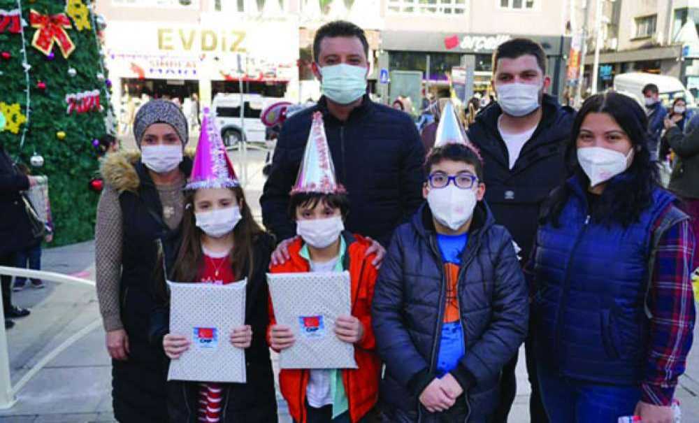 Chp, Esnafın Ve Çocukların Yeni Yılını Kutladı