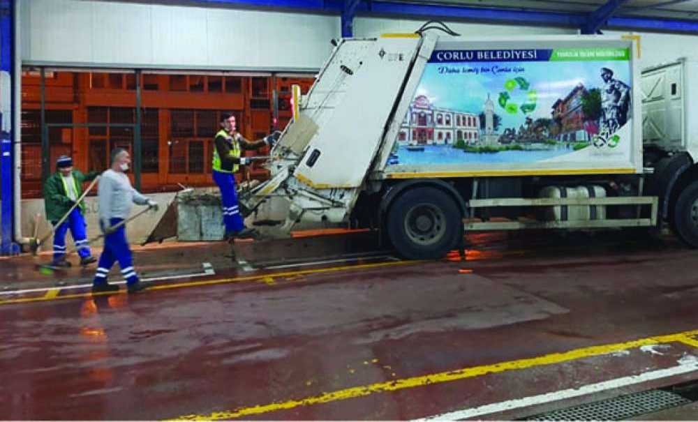 Temizlik İşçileri Yeni Yıla Çalışarak Girdi