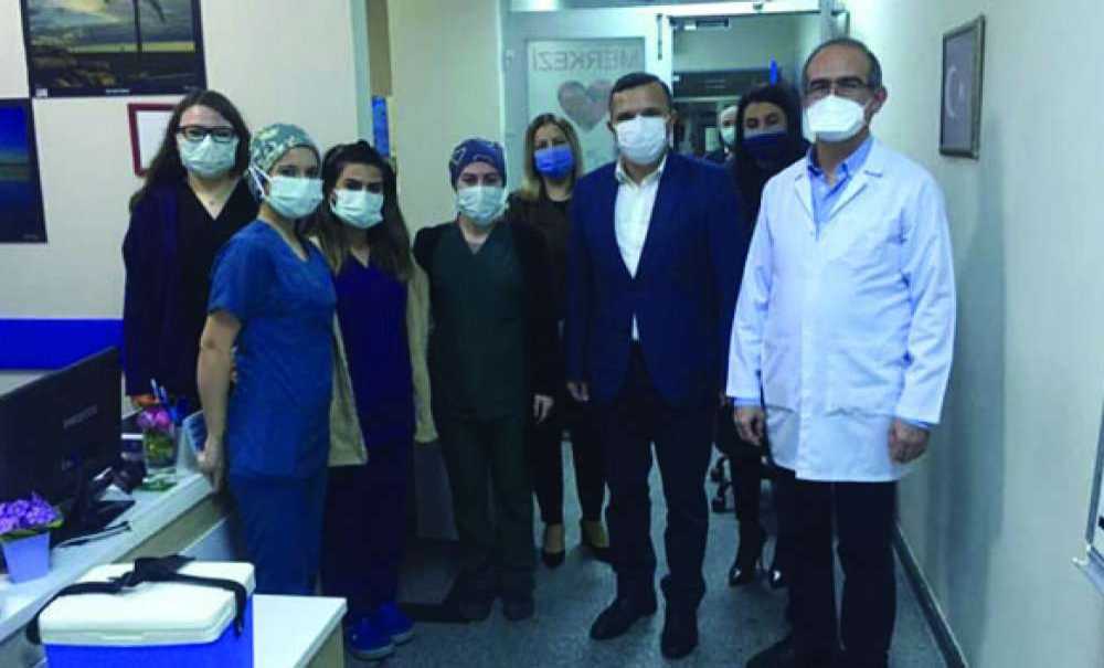 Ak Parti Sağlık Çalışanlarını Ve Polisleri Ziyaret Etti