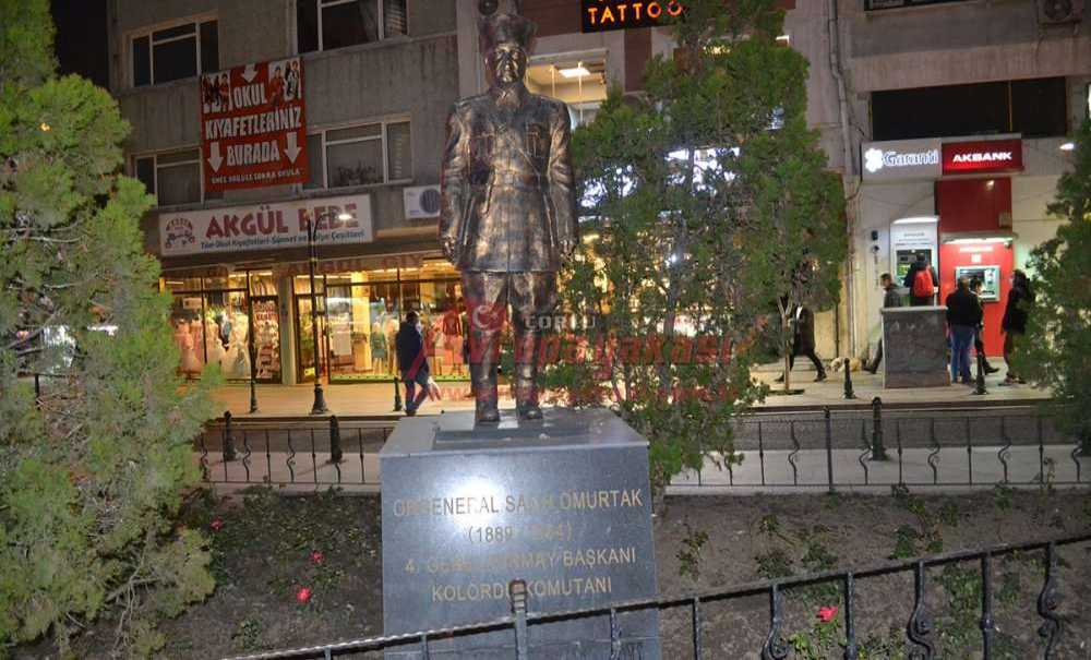 Çeşme Gibi Paşa'nın Heykeli De Aydınlatılsın