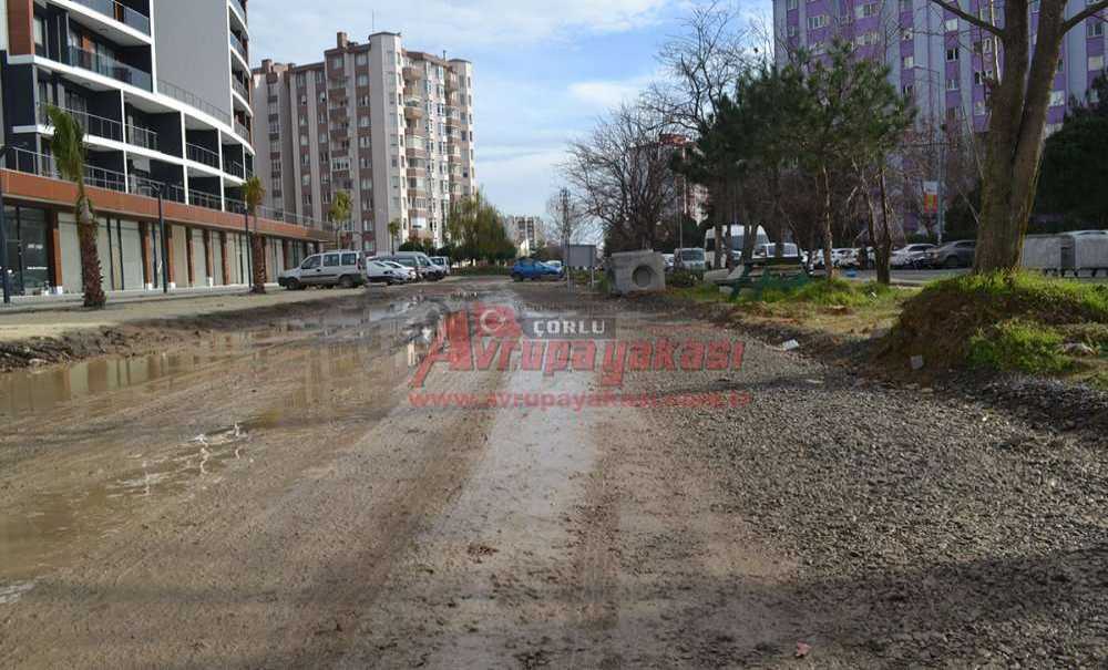 Vatandaşlar Çamurdan Biran Önce Kurtulmak İstiyor