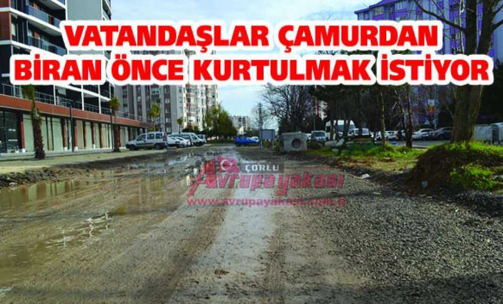 Vatandaşlar Çamurdan Biran Önce Kurtulmak İstiyor