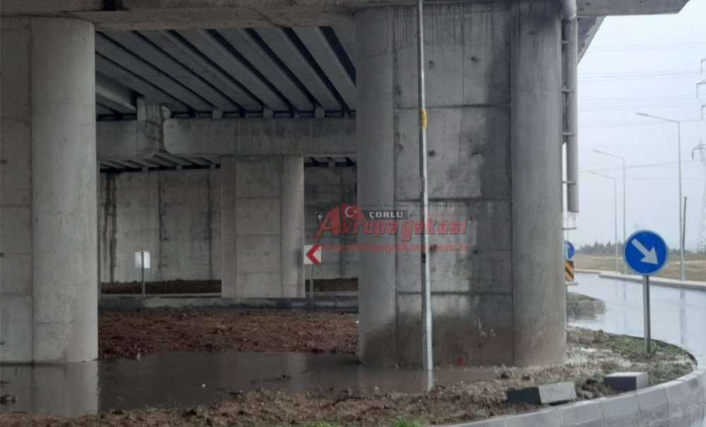 Yeni Yapılan Köprü, İlk Yağıştı Bu Görüntülere Sahne Oldu