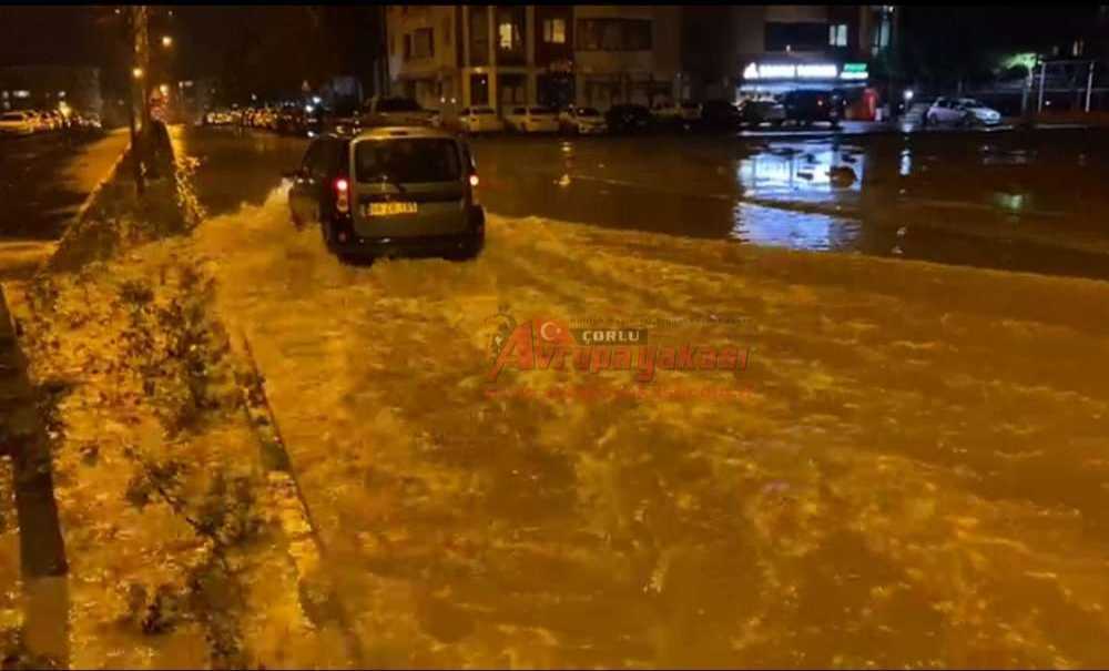 Çorlu Aşırı Sağanak Yağışa Teslim Oldu