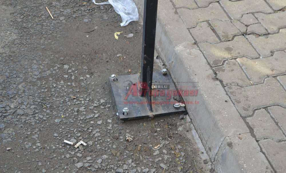 Panodaki Askılıklar Bile Çalınıyor!!