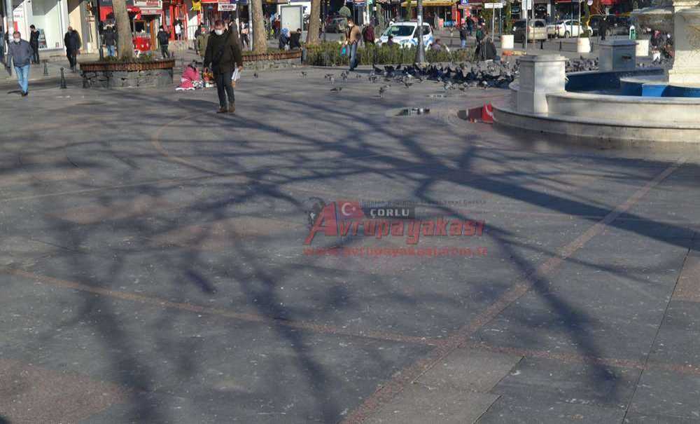 “Cumhuriyet Meydanı'ndaki Kuş Pislikleri Temizlensin”