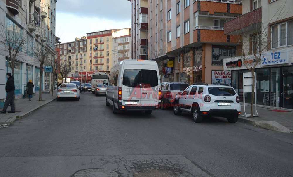 Kavşakta Oluşan Trafik, Çözüm Bekliyor!!!