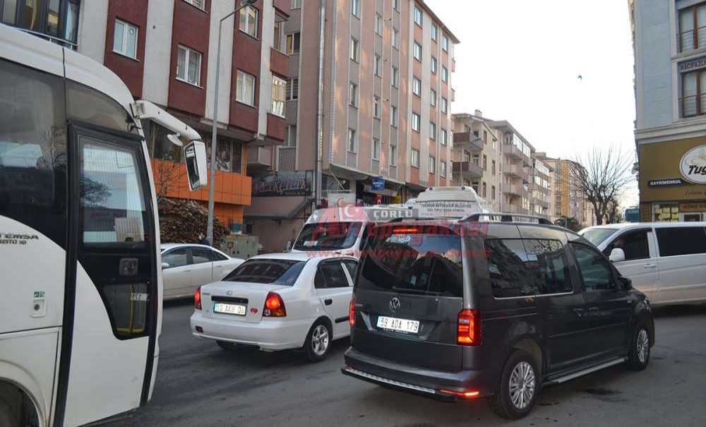 Kavşakta Oluşan Trafik, Çözüm Bekliyor!!!