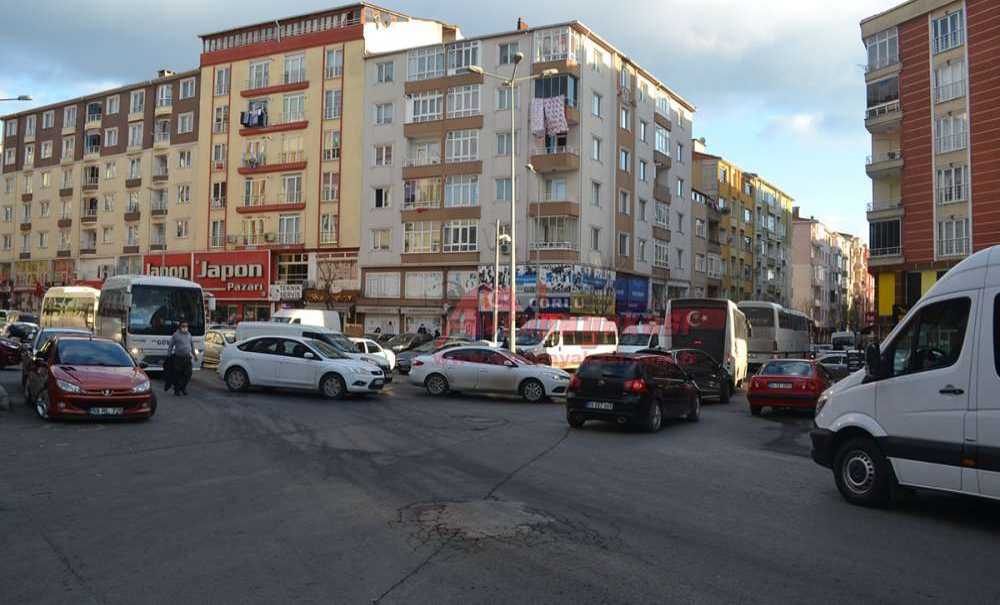 Kavşakta Oluşan Trafik, Çözüm Bekliyor!!!