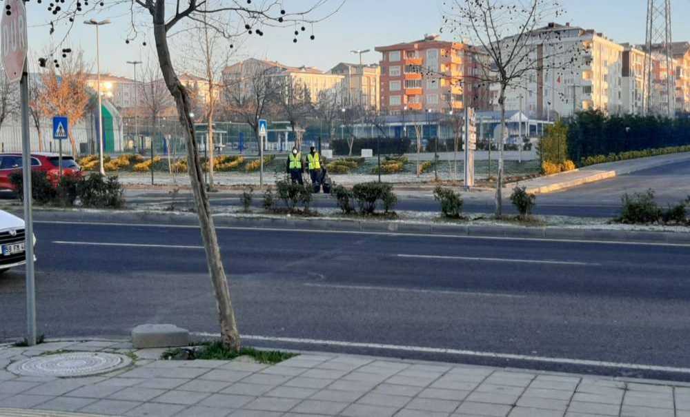 Soğuk Havaya Rağmen İşlerini Aksatmadılar