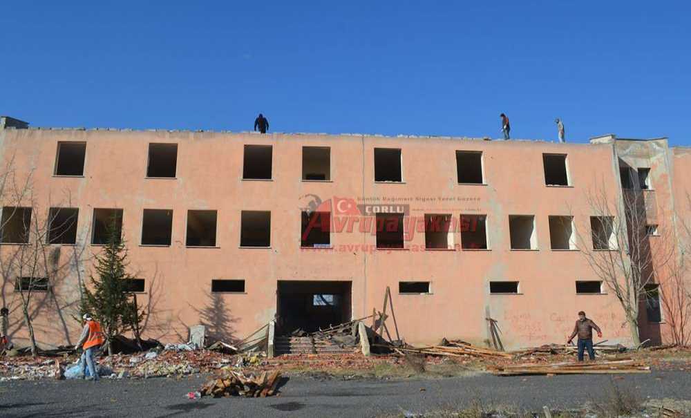 “O Bina Sonunda Yıkılıyor”