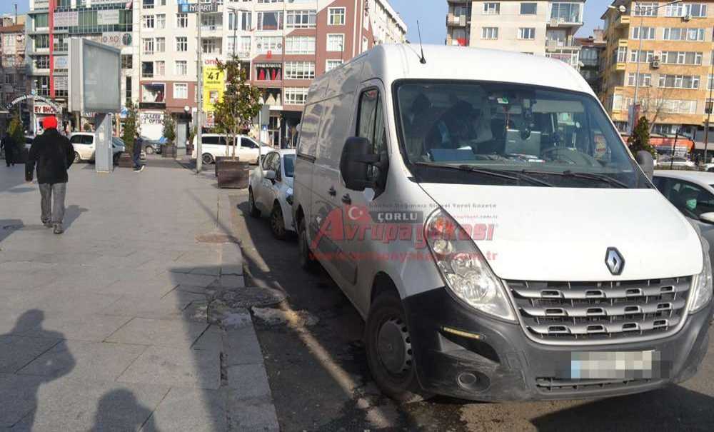 Vatandaşlar Duraklarla İlgili Yetkililerden Çözüm Bekliyor?