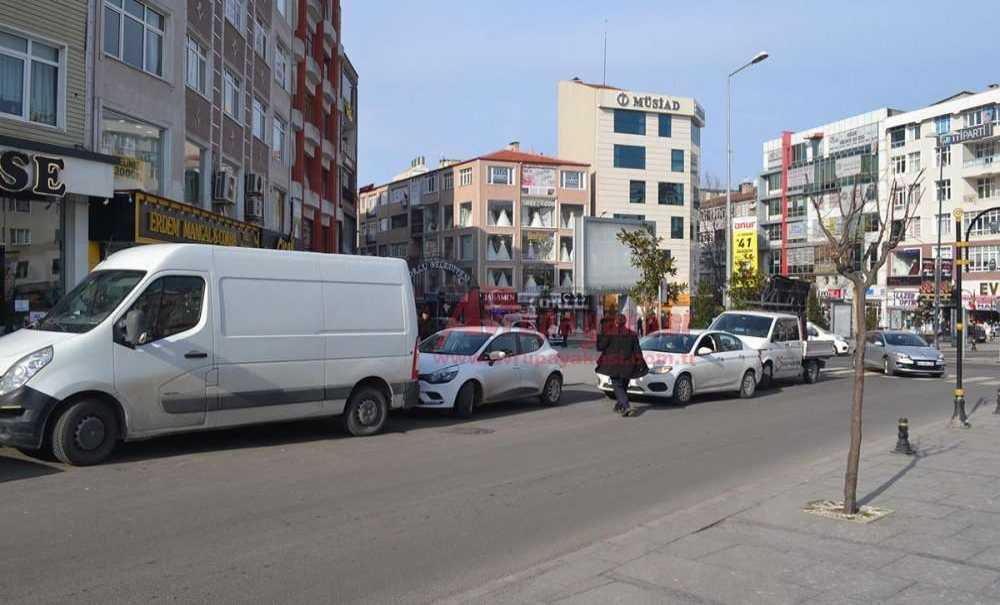 Vatandaşlar Duraklarla İlgili Yetkililerden Çözüm Bekliyor?