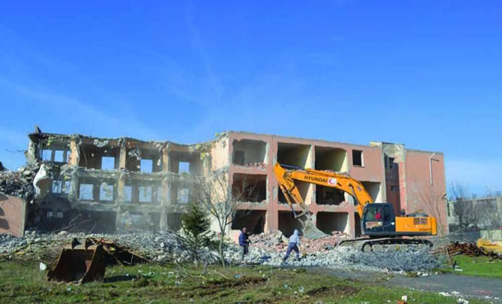 Yıkım İşlemi Cuma Günü Tamamlanacak