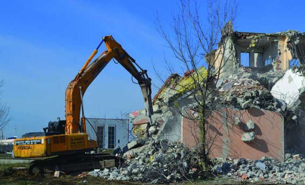 Yıkım İşlemi Cuma Günü Tamamlanacak