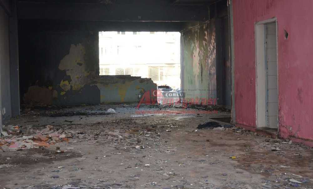 Biran Önce Yıkılsın, İçerde Uyuşturucu Kullanılıyor