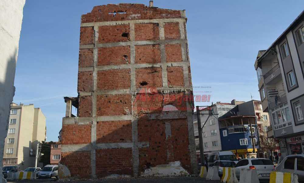 Biran Önce Yıkılsın, İçerde Uyuşturucu Kullanılıyor