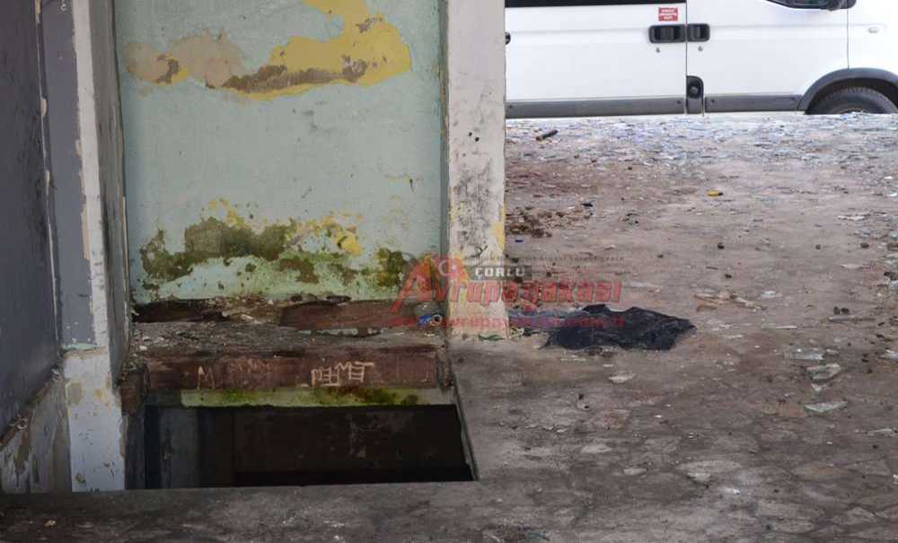 Biran Önce Yıkılsın, İçerde Uyuşturucu Kullanılıyor