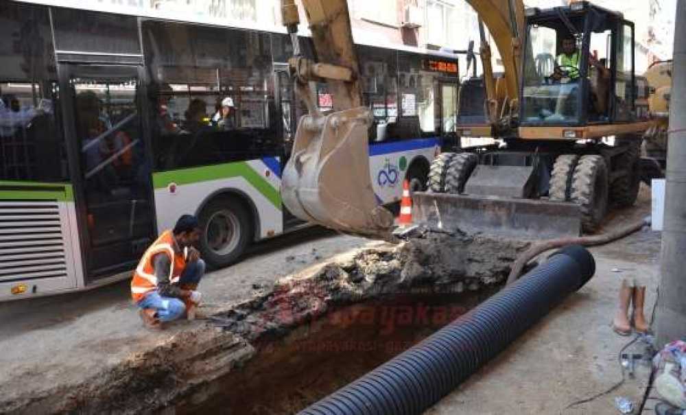 Ana Su Hattı Yine Patladı