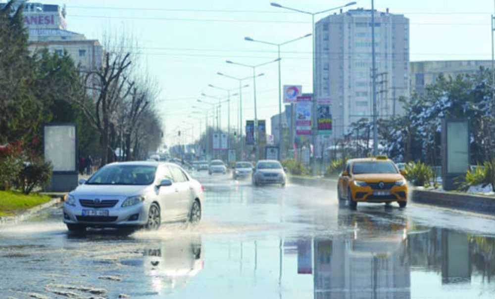 Yol Yine Göle Döndü
