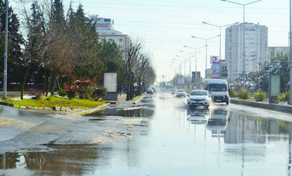 Yol Yine Göle Döndü