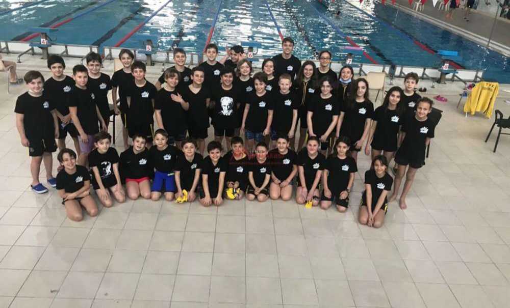 Çbsk Minik Yüzücüleri Dereceyle Döndü