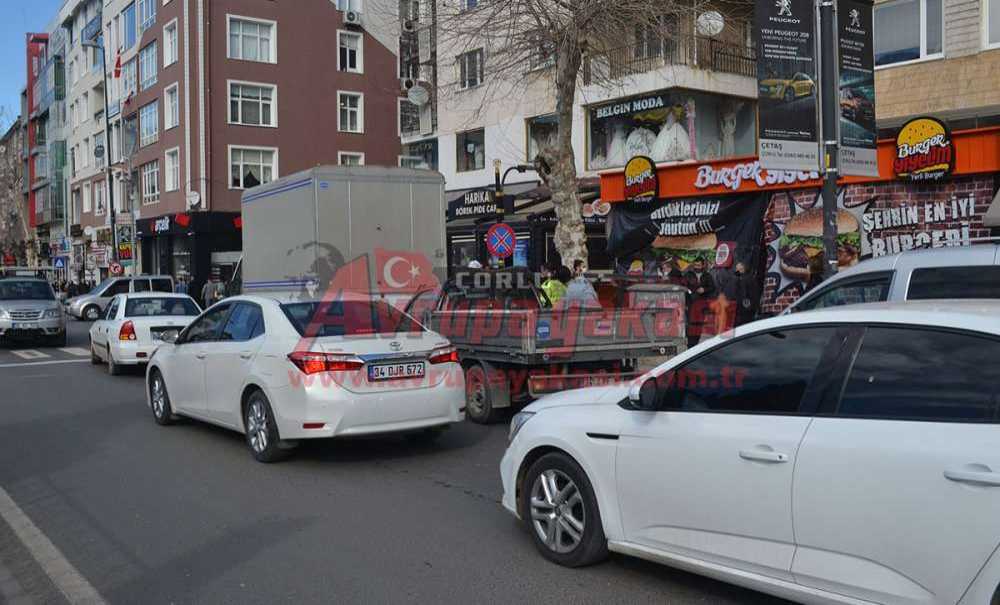 Polisin Müdahalesiyle Trafik Normale Döndü