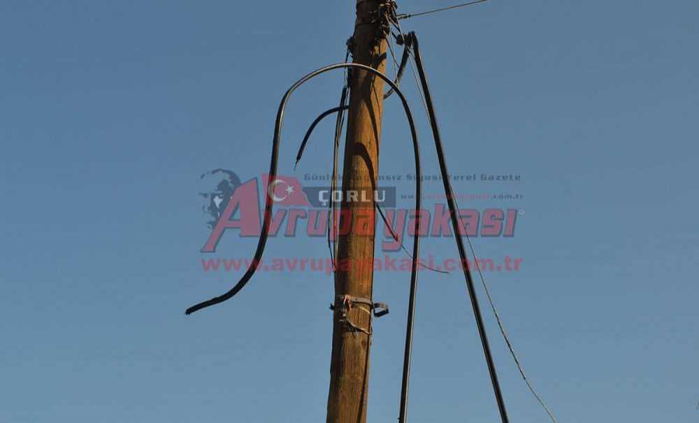 Açıkta Bulunan Kablolar Vatandaşı Korkutuyor