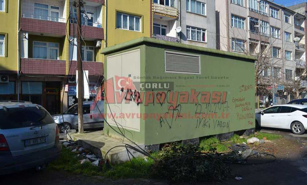 Açıkta Bulunan Kablolar Vatandaşı Korkutuyor