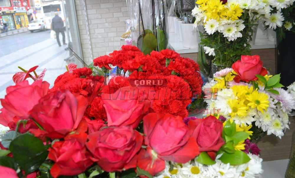 Pandemi De Olsa, Sevgiliye Çiçek Unutulmadı