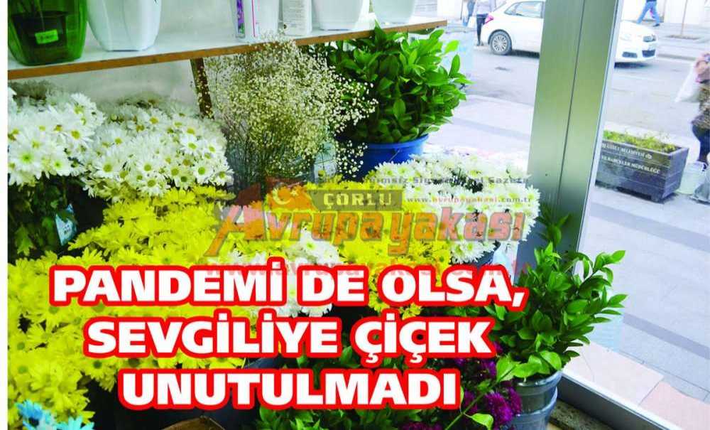 Pandemi De Olsa, Sevgiliye Çiçek Unutulmadı