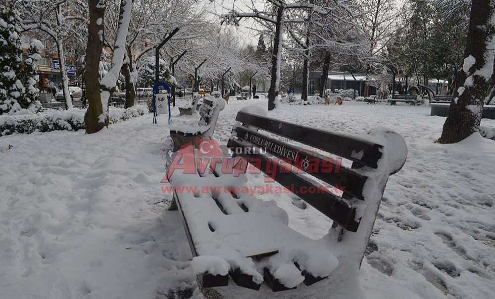 Çorlu'da Kar Yağışı Etkili Oldu