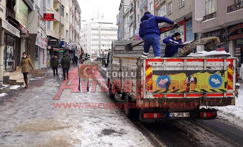 Çorlu'da Kar Yağışı Etkili Oldu
