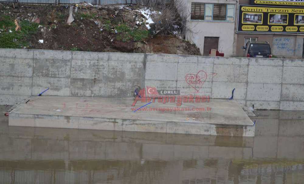 Amfi Tiyatro Yapay Göle Döndü