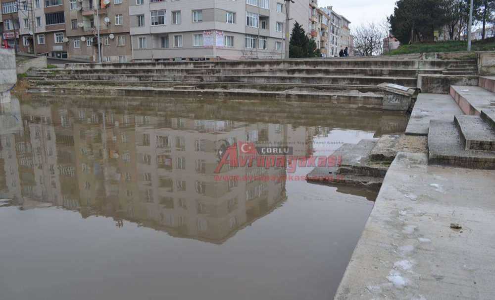 Amfi Tiyatro Yapay Göle Döndü