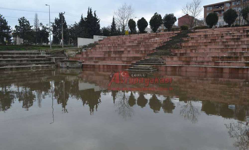 Amfi Tiyatro Yapay Göle Döndü