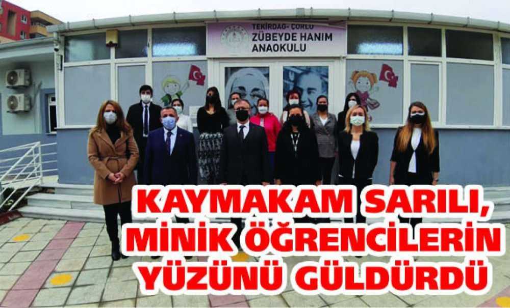 Kaymakam Sarılı, Minik Öğrencilerin Yüzünü Güldürdü
