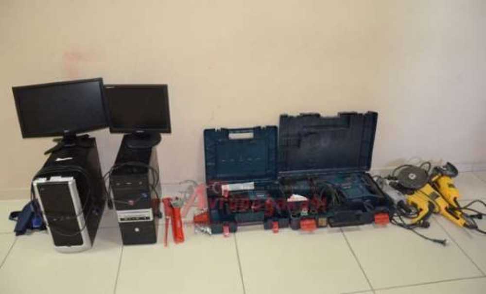 3 Gün Okulu Soydular