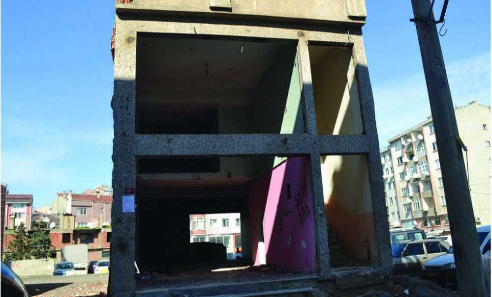 Hayalet Bina Tehlike Saçıyor!!!