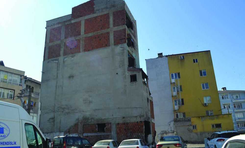 Hayalet Bina Tehlike Saçıyor!!!