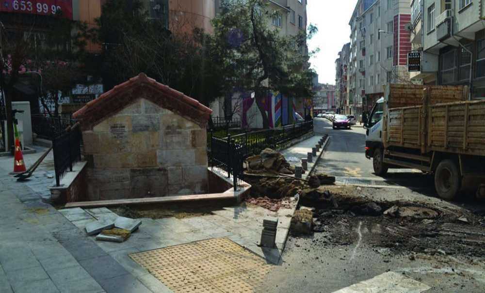 Tarihi Çeşmenin Başına Gelmeyen Kalmadı