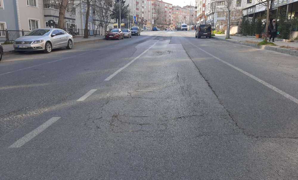 Çetin Emeç Bulvarı Yenilenmeyi Bekliyor