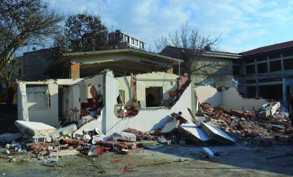 Tarihi Okulun Yıkımına Başlandı