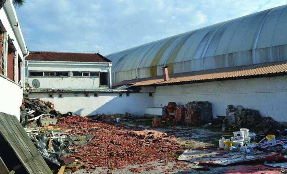 Tarihi Okulun Yıkımına Başlandı