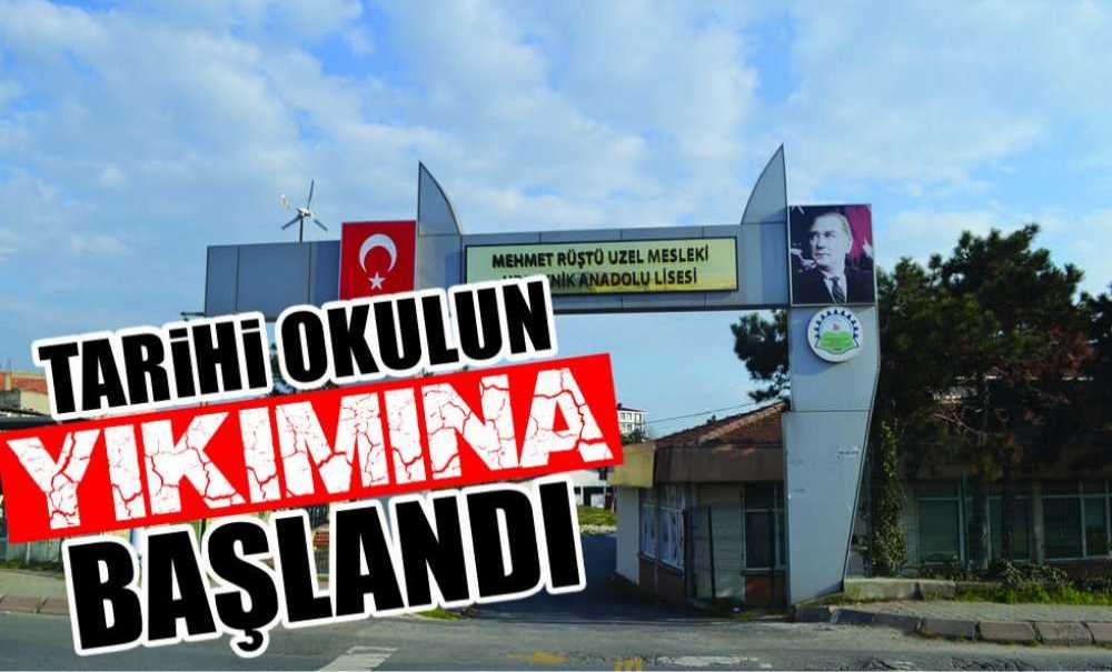 Tarihi Okulun Yıkımına Başlandı