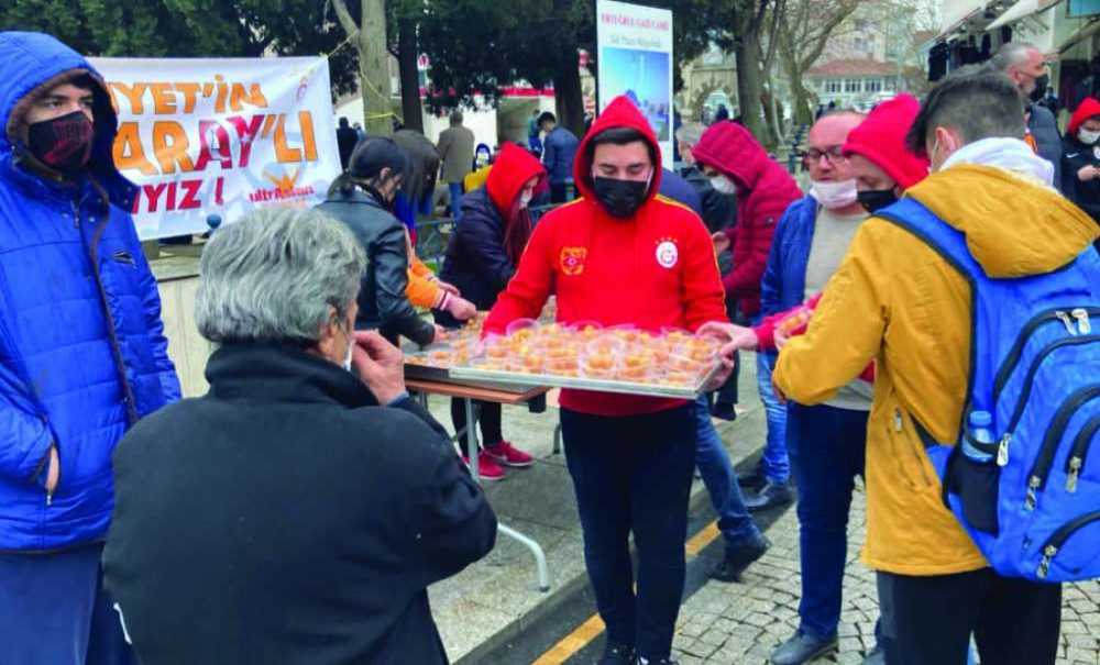 Galatasaray Taraftarı, Çanakkale Şehitleri İçin Lokma Dağıttı